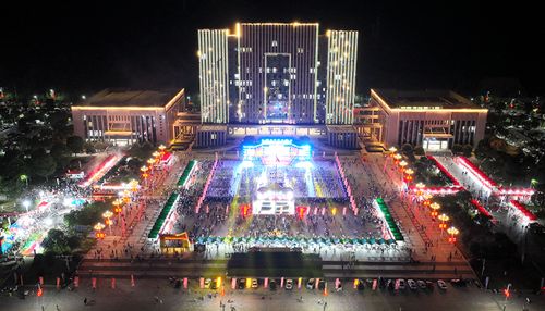 2023年彭澤縣第四屆小龍蝦美食節(jié)暨贛鄂皖三省七縣預制菜農旅產品展銷會開幕